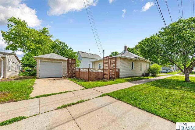 702 N Broad Street, Mankato, MN 56001