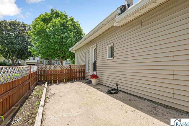 702 N Broad Street, Mankato, MN 56001