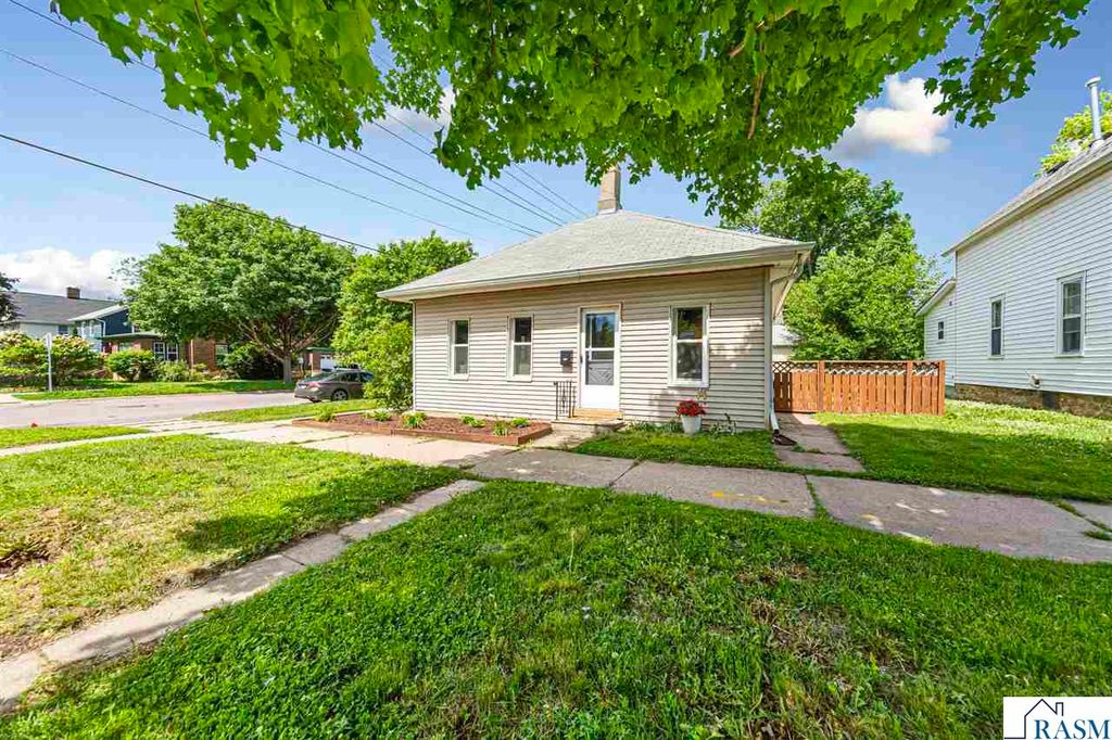 702 N Broad Street, Mankato, MN 56001