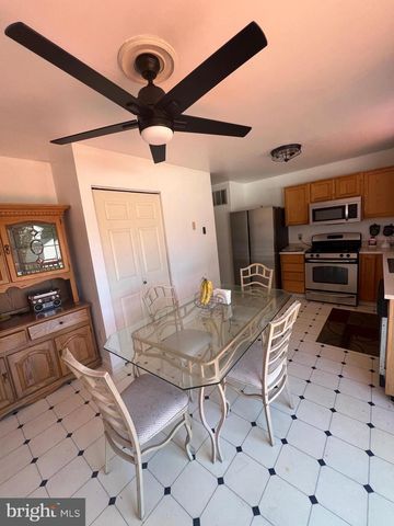 6 SHAMROCK AVE, New Castle, DE 19720