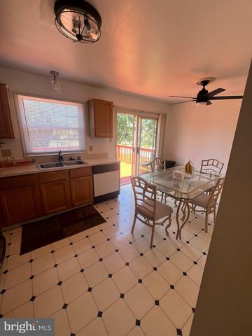 6 SHAMROCK AVE, New Castle, DE 19720