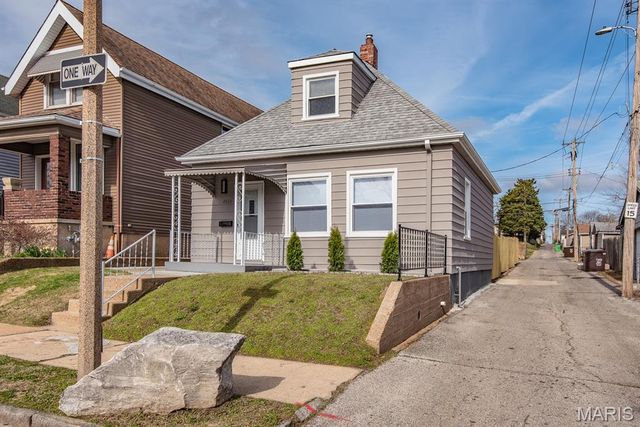 4533 Ray Avenue, St Louis, MO 63116