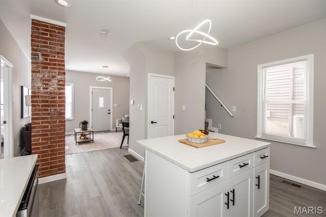 4533 Ray Avenue, St Louis, MO 63116