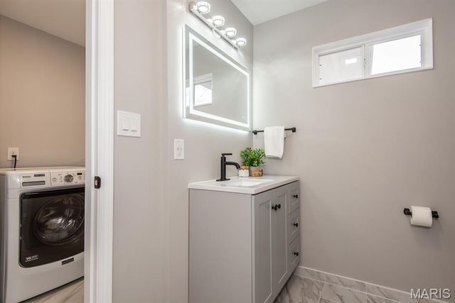 4533 Ray Avenue, St Louis, MO 63116