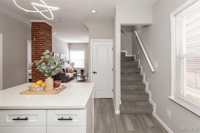 4533 Ray Avenue, St Louis, MO 63116