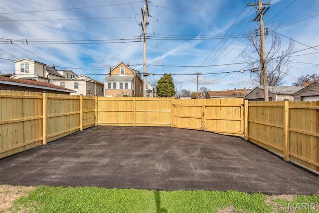 4533 Ray Avenue, St Louis, MO 63116