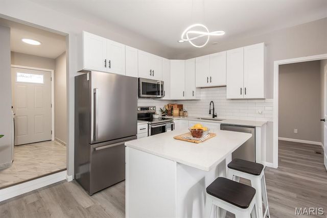 4533 Ray Avenue, St Louis, MO 63116