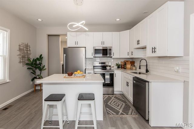 4533 Ray Avenue, St Louis, MO 63116