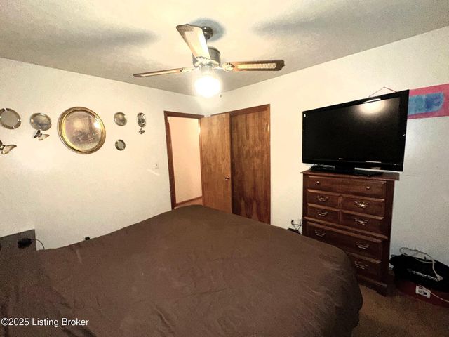 2905 Lencott Dr, Louisville, KY 40216