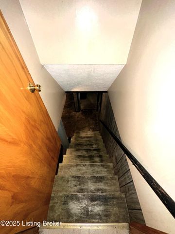 2905 Lencott Dr, Louisville, KY 40216