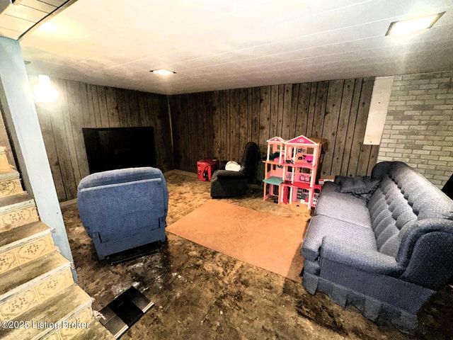 2905 Lencott Dr, Louisville, KY 40216