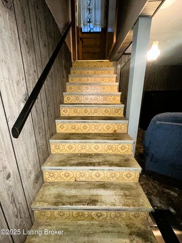 2905 Lencott Dr, Louisville, KY 40216