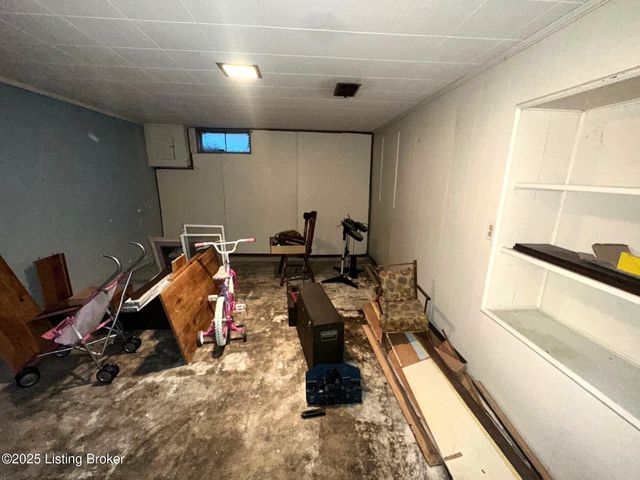 2905 Lencott Dr, Louisville, KY 40216