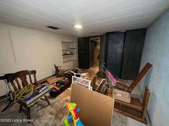 2905 Lencott Dr, Louisville, KY 40216