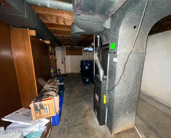 2905 Lencott Dr, Louisville, KY 40216