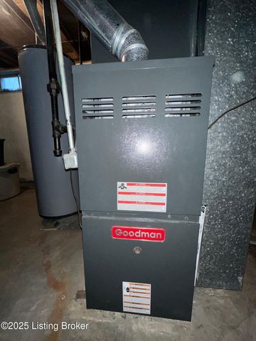 2905 Lencott Dr, Louisville, KY 40216