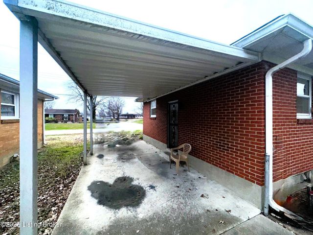 2905 Lencott Dr, Louisville, KY 40216