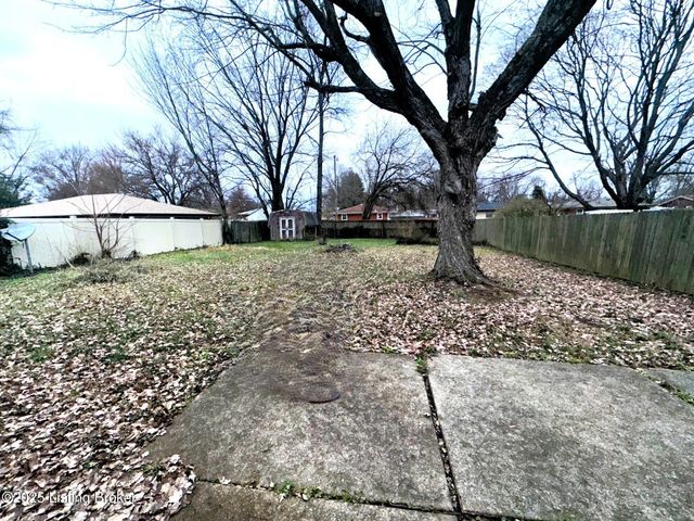 2905 Lencott Dr, Louisville, KY 40216