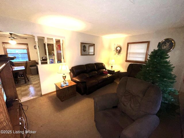 2905 Lencott Dr, Louisville, KY 40216