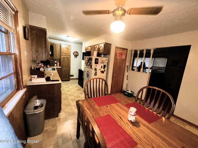 2905 Lencott Dr, Louisville, KY 40216