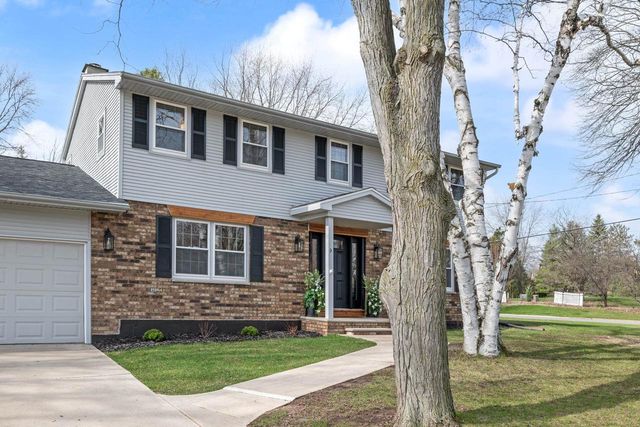 1300 HIAWATHA CIRCLE, Green Bay, WI 54313
