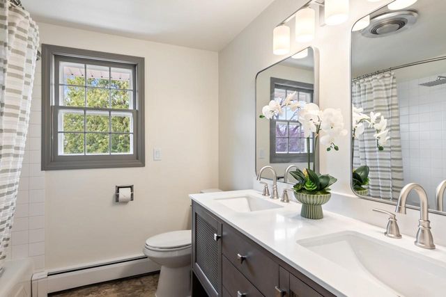 1300 HIAWATHA CIRCLE, Green Bay, WI 54313