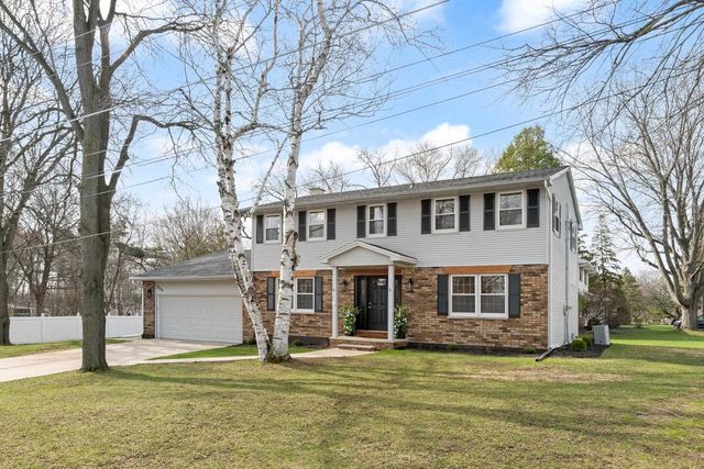 1300 HIAWATHA CIRCLE, Green Bay, WI 54313