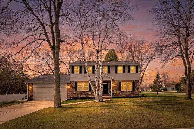 1300 HIAWATHA CIRCLE, Green Bay, WI 54313