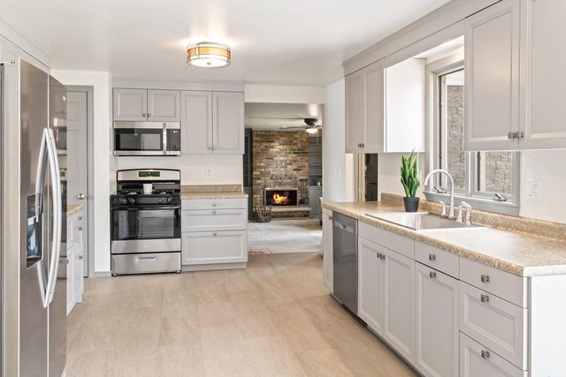 1300 HIAWATHA CIRCLE, Green Bay, WI 54313