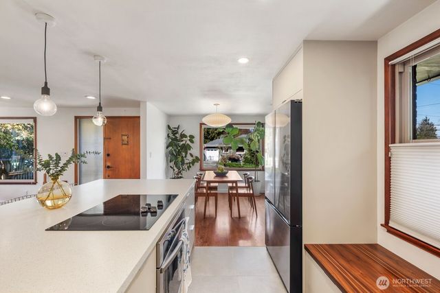 1253 NE 90th Street, Seattle, WA 98115