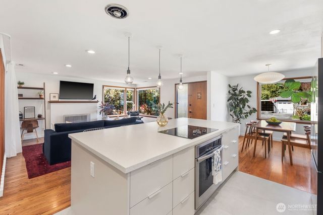 1253 NE 90th Street, Seattle, WA 98115