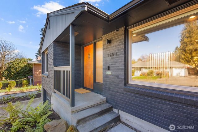 1253 NE 90th Street, Seattle, WA 98115