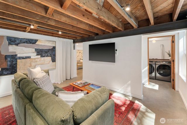 1253 NE 90th Street, Seattle, WA 98115