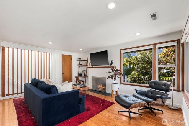 1253 NE 90th Street, Seattle, WA 98115