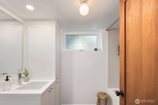 1253 NE 90th Street, Seattle, WA 98115