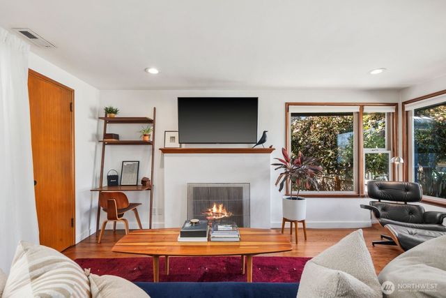 1253 NE 90th Street, Seattle, WA 98115