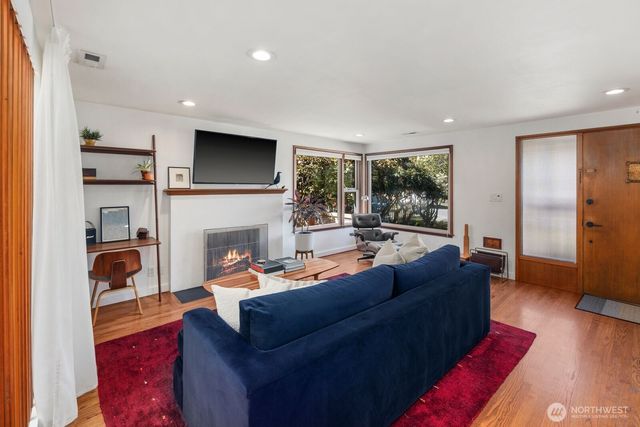 1253 NE 90th Street, Seattle, WA 98115