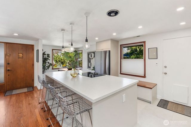 1253 NE 90th Street, Seattle, WA 98115