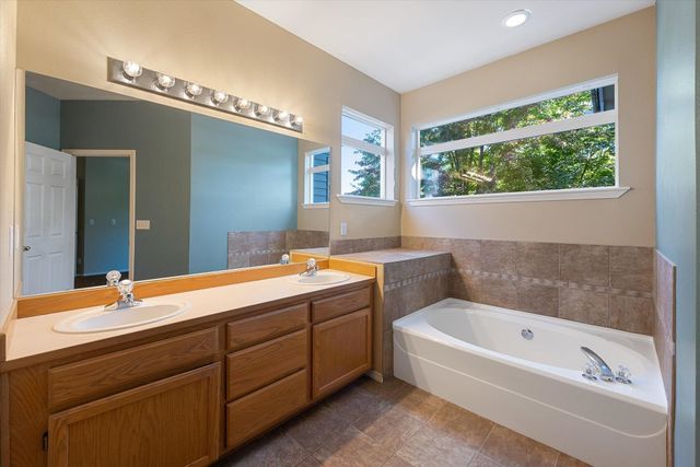 4203 S Tenfel Ln, Spokane, WA 99223