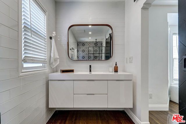1260 W 81st Street, Los Angeles, CA 90044