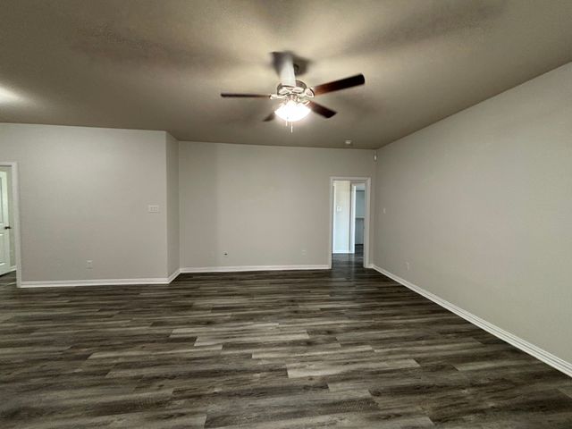 352 Emerald Creek Drive, Fort Worth, TX 76131