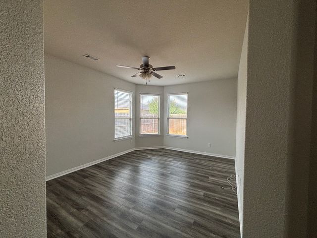352 Emerald Creek Drive, Fort Worth, TX 76131