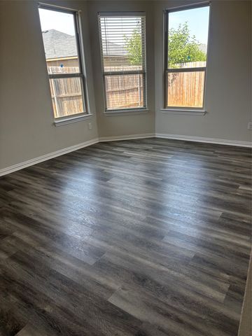 352 Emerald Creek Drive, Fort Worth, TX 76131