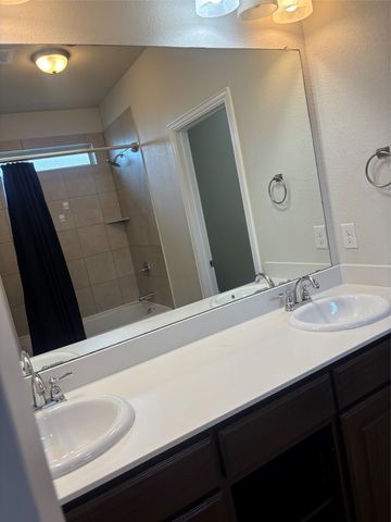 352 Emerald Creek Drive, Fort Worth, TX 76131