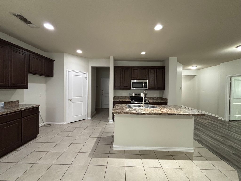 352 Emerald Creek Drive, Fort Worth, TX 76131