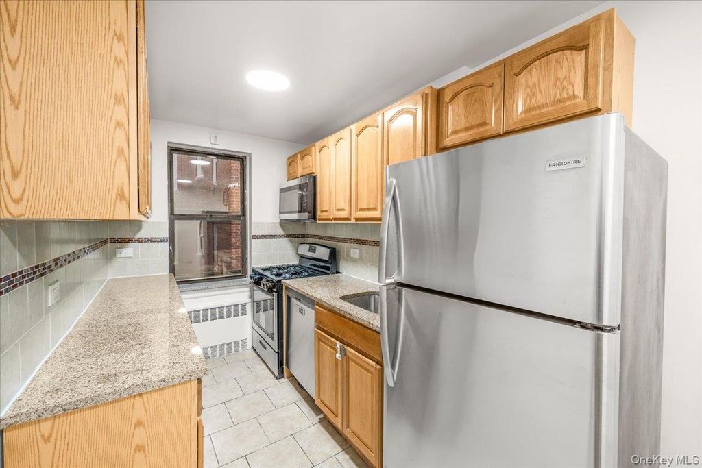 3260 Netherland Avenue 2H, Bronx, NY 10463 — photo 2