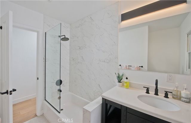 10143 Sophia, North Hills, CA 91343