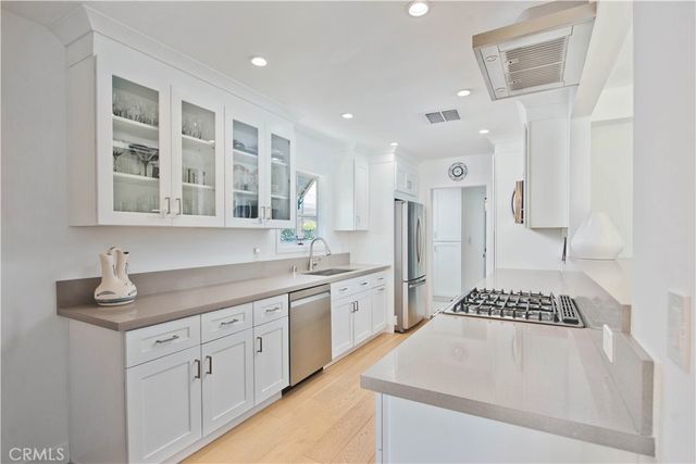 10143 Sophia, North Hills, CA 91343