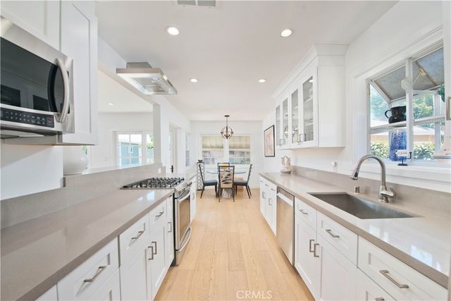 10143 Sophia, North Hills, CA 91343
