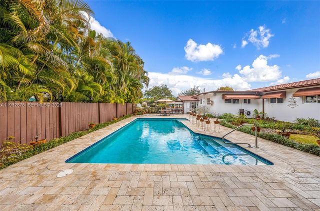 564 De Leon Dr, Miami Springs, FL 33166